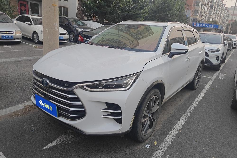 BYD Tang DM 2018 — фото автомобиля 1