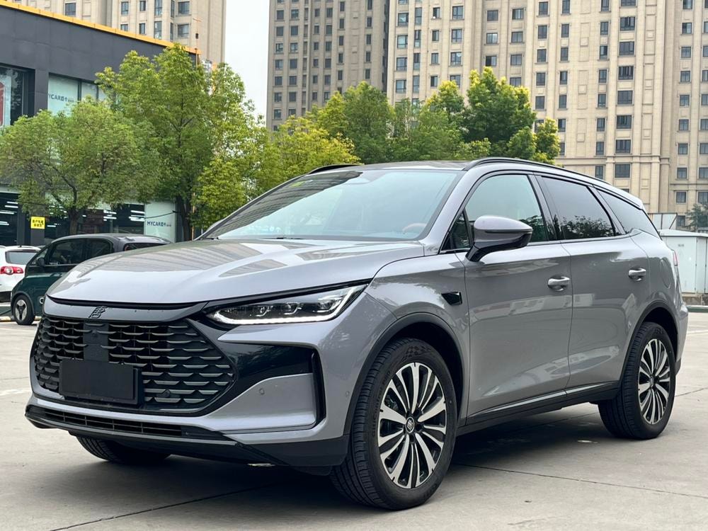BYD Tang DM 2025 — фото автомобиля