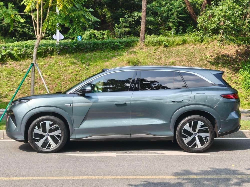 BYD Tang L DM 2025 — фото автомобиля