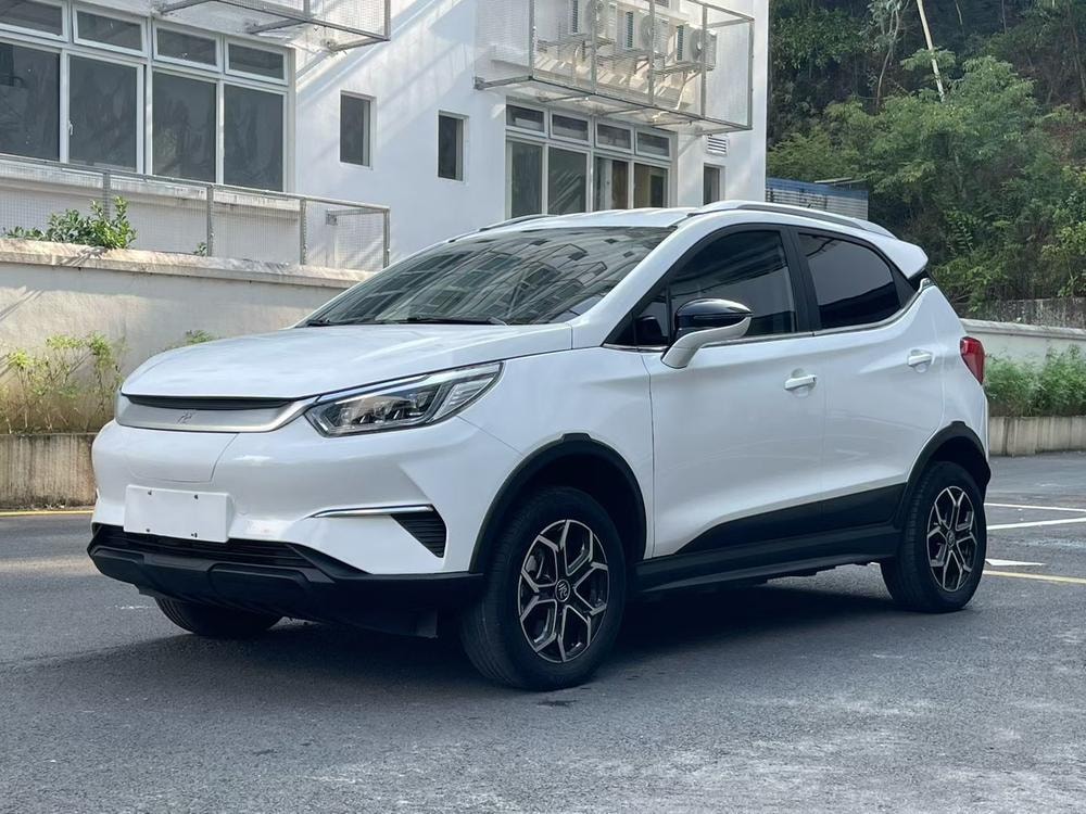 BYD Yuan Pro 2021 — фото автомобиля 1