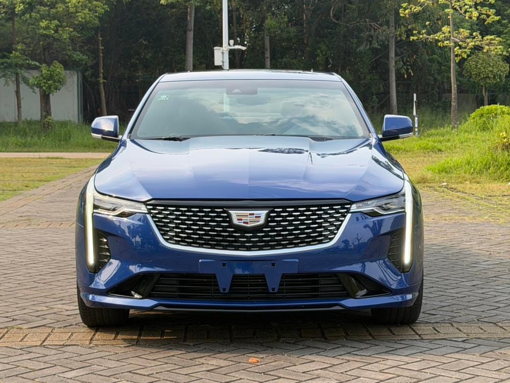 Cadillac CT4 2022 — фото автомобиля 1