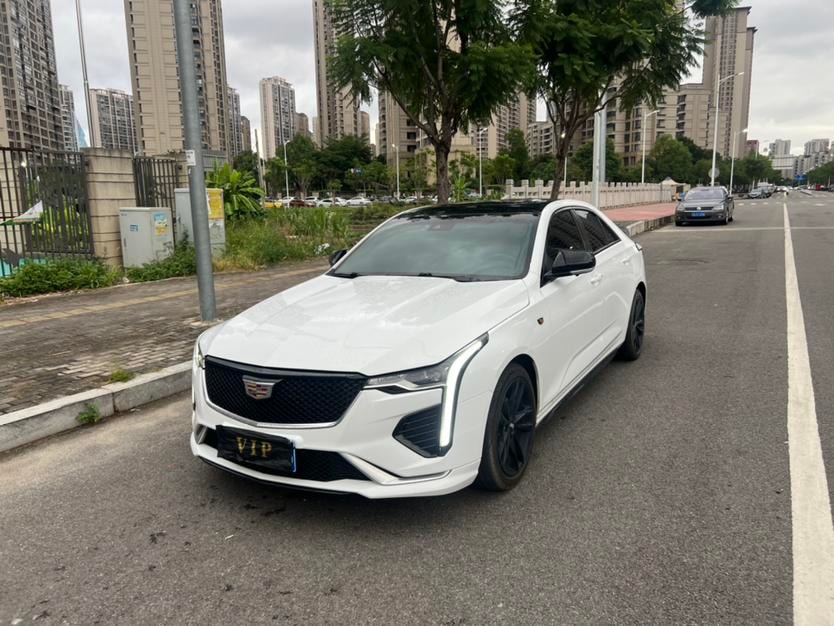 Cadillac CT4 2022 — фото автомобиля 1