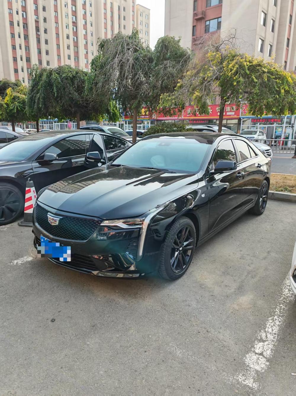 Cadillac CT4 2023 — фото автомобиля 1