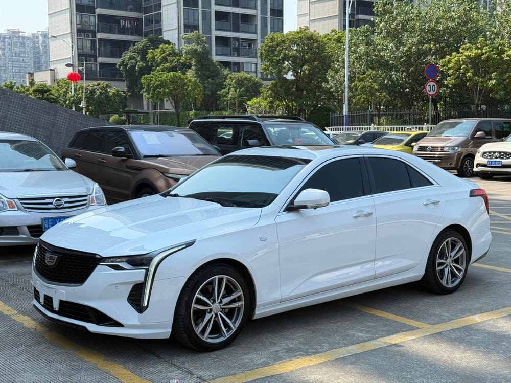 Cadillac CT4 2021 — фото автомобиля