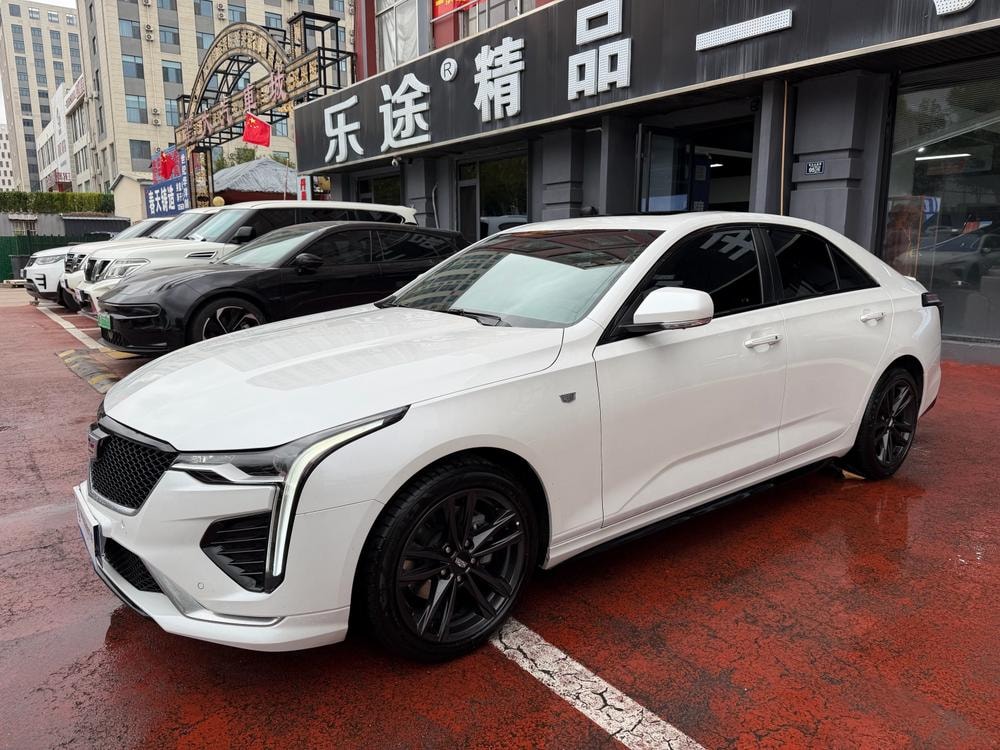 Cadillac CT4 2023 — фото автомобиля