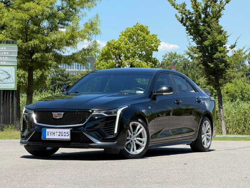 Cadillac CT4 2022 — фото автомобиля