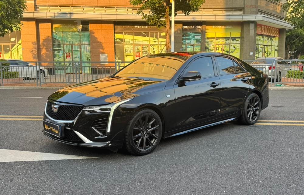 Cadillac CT4 2020 — фото автомобиля