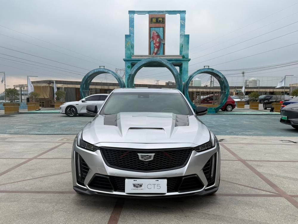 Cadillac CT5 2023 — фото автомобиля