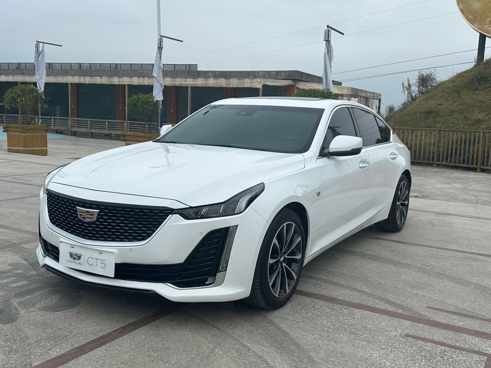 Cadillac CT5 2022 — фото автомобиля