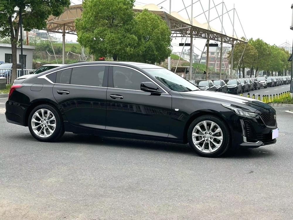 Cadillac CT5 2023 — фото автомобиля