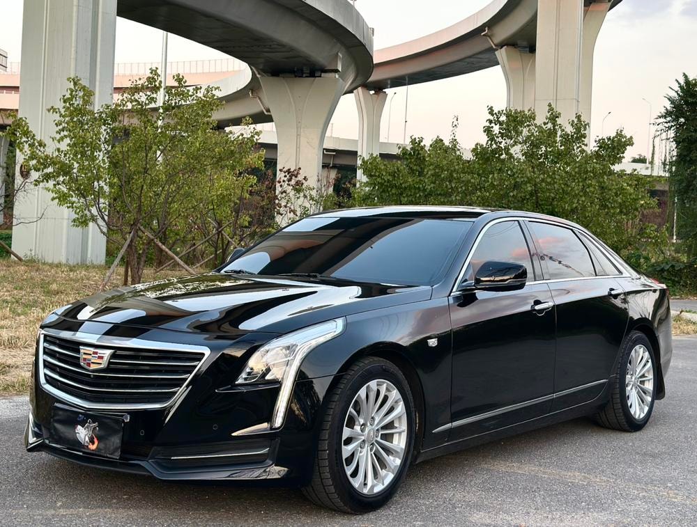 Cadillac CT6 2017 — фото автомобиля 1