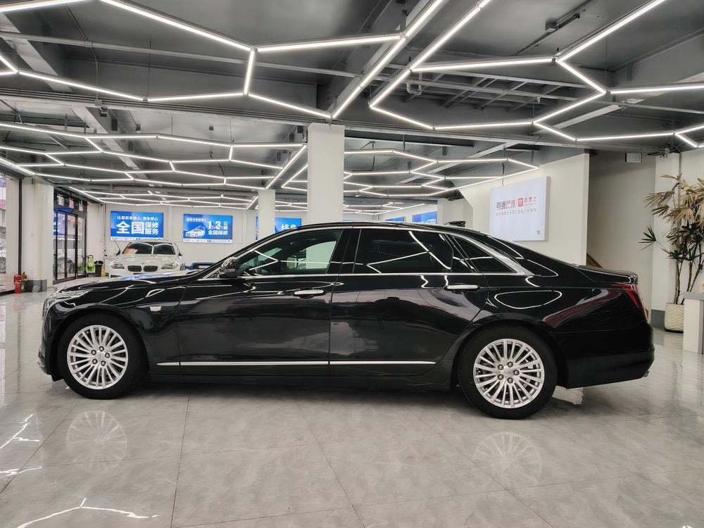 Cadillac CT6 2021 — фото автомобиля