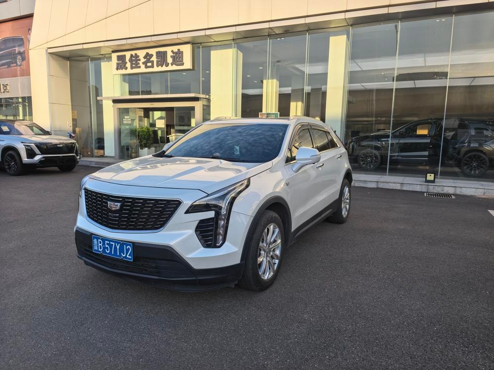 Cadillac XT4 2022 — фото автомобиля 1