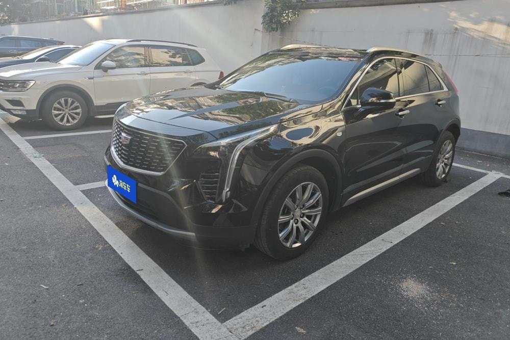 Cadillac XT4 2022 — фото автомобиля