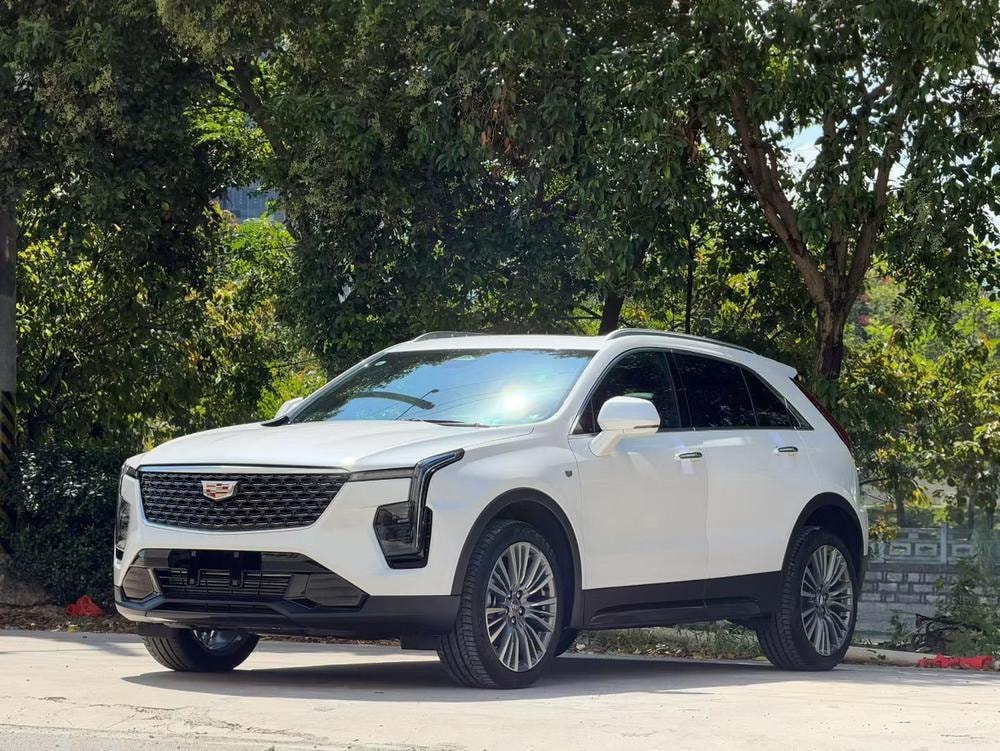 Cadillac XT4 2024 — фото автомобиля 1
