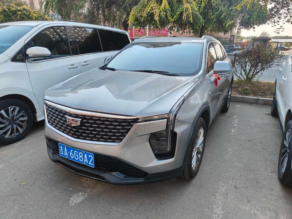 Cadillac XT4 2024 — фото автомобиля 1