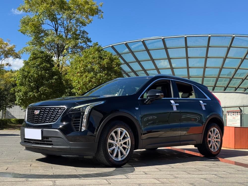 Cadillac XT4 2021 — фото автомобиля