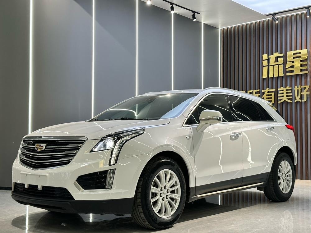Cadillac XT5 2018 — фото автомобиля 1