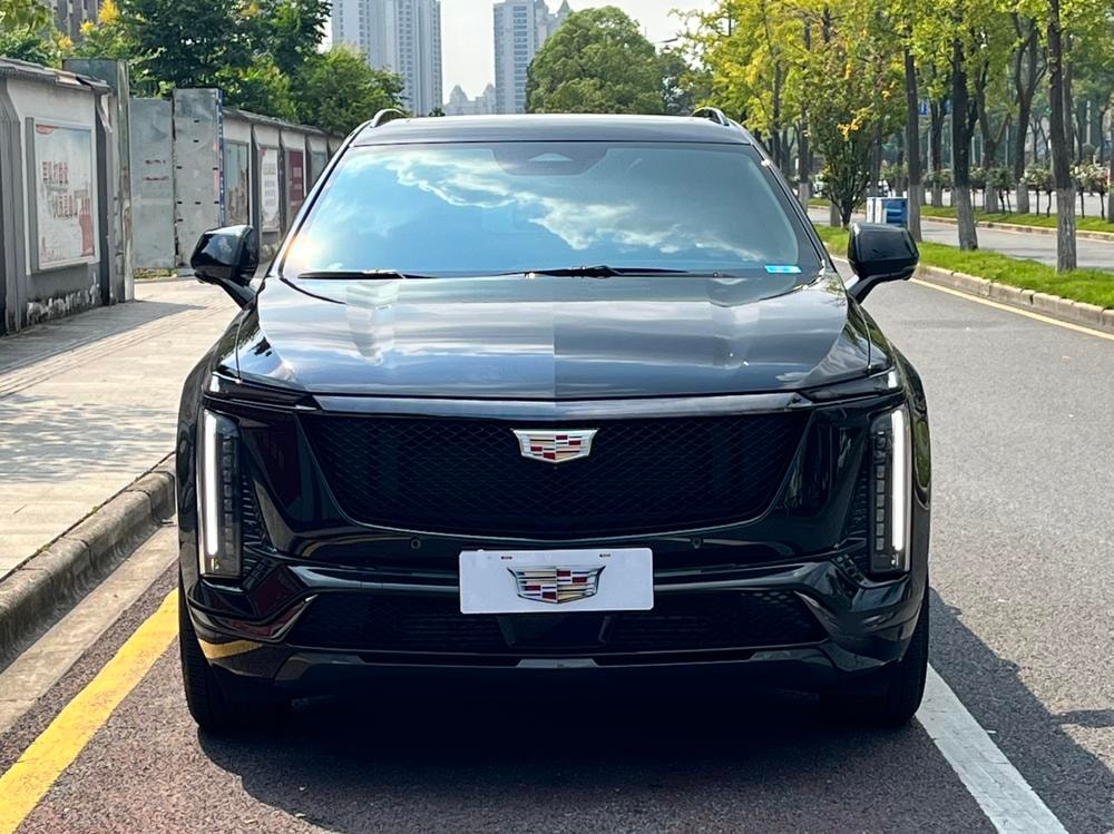 Cadillac XT5 2025 — фото автомобиля