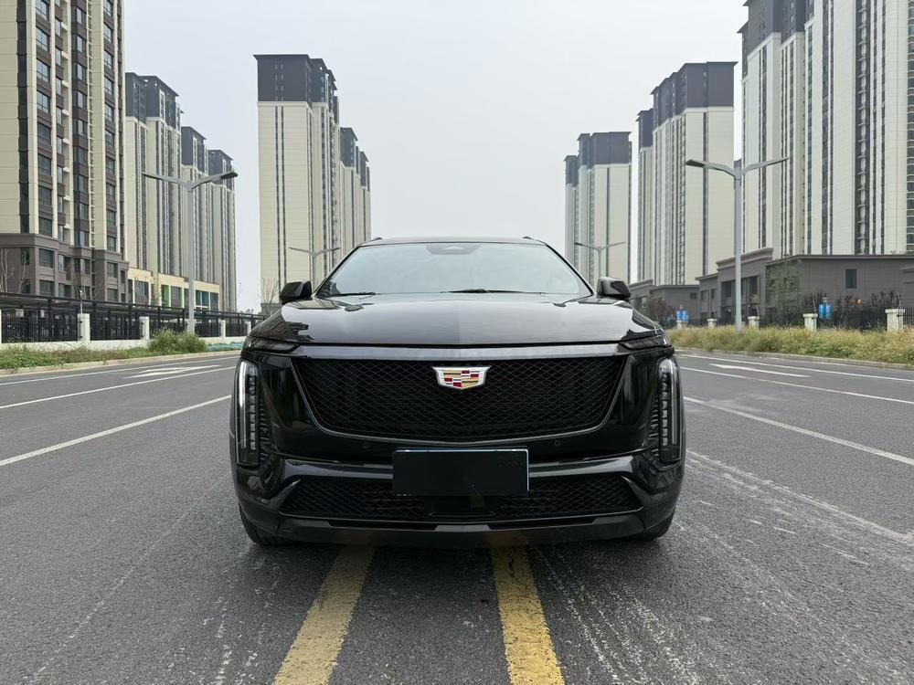 Cadillac XT5 2025 — фото автомобиля 1