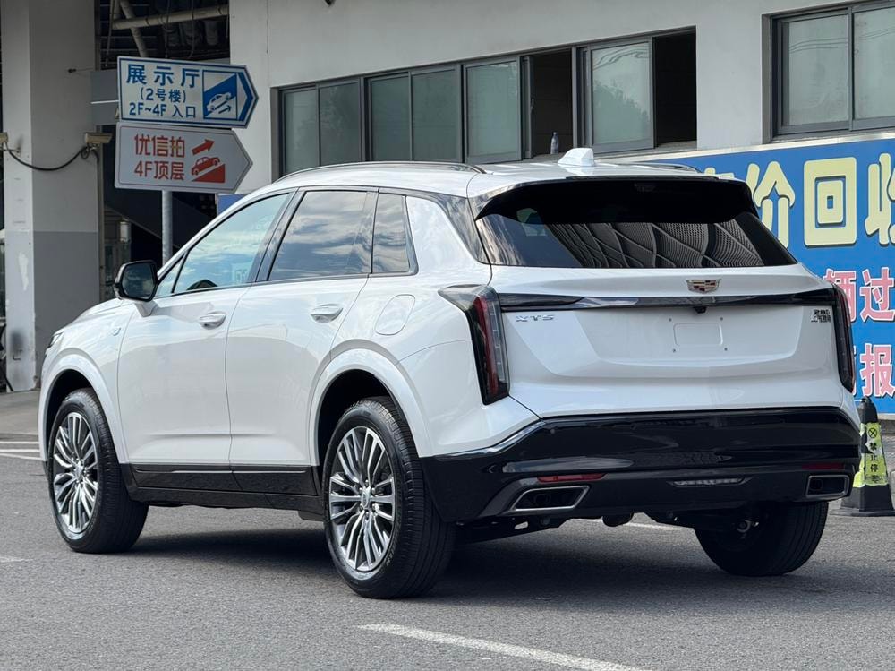 Cadillac XT5 2025 — фото автомобиля