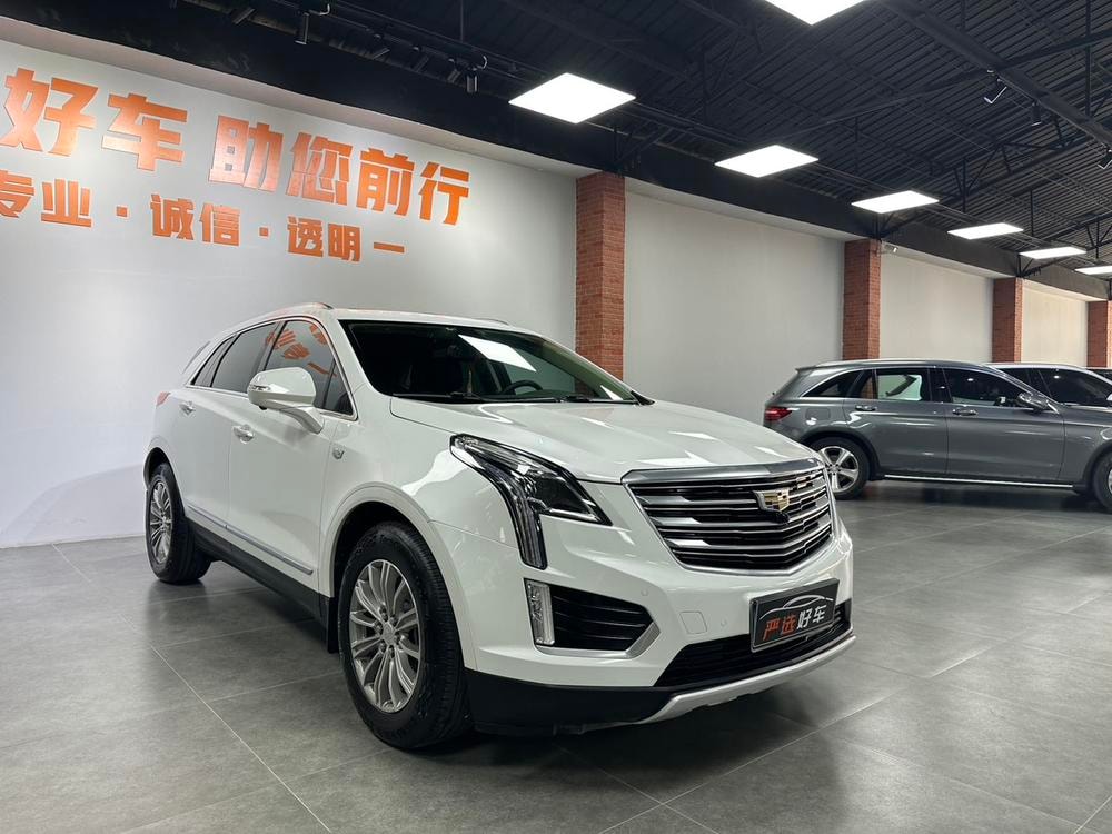 Cadillac XT5 2018 — фото автомобиля 1