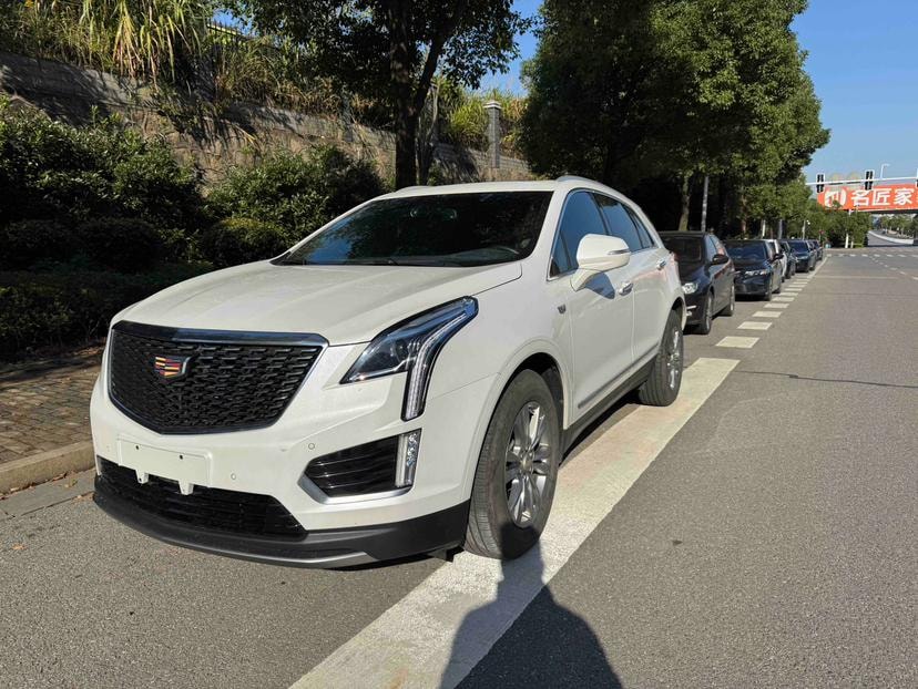 Cadillac XT5 2021 — фото автомобиля 1