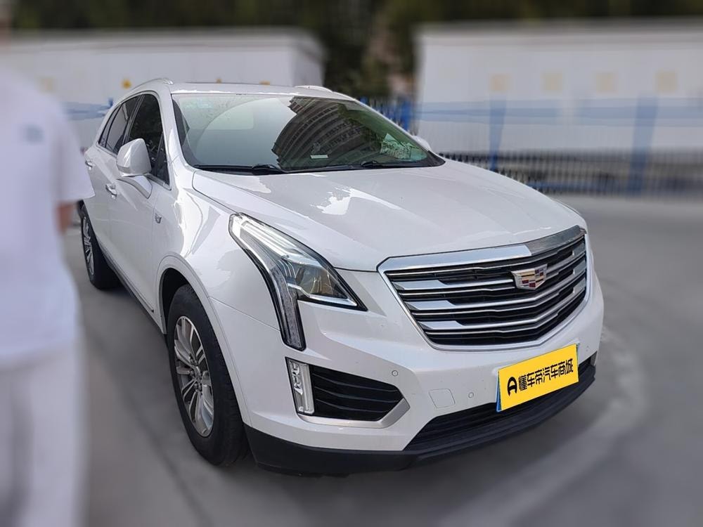 Cadillac XT5 2018 — фото автомобиля 1