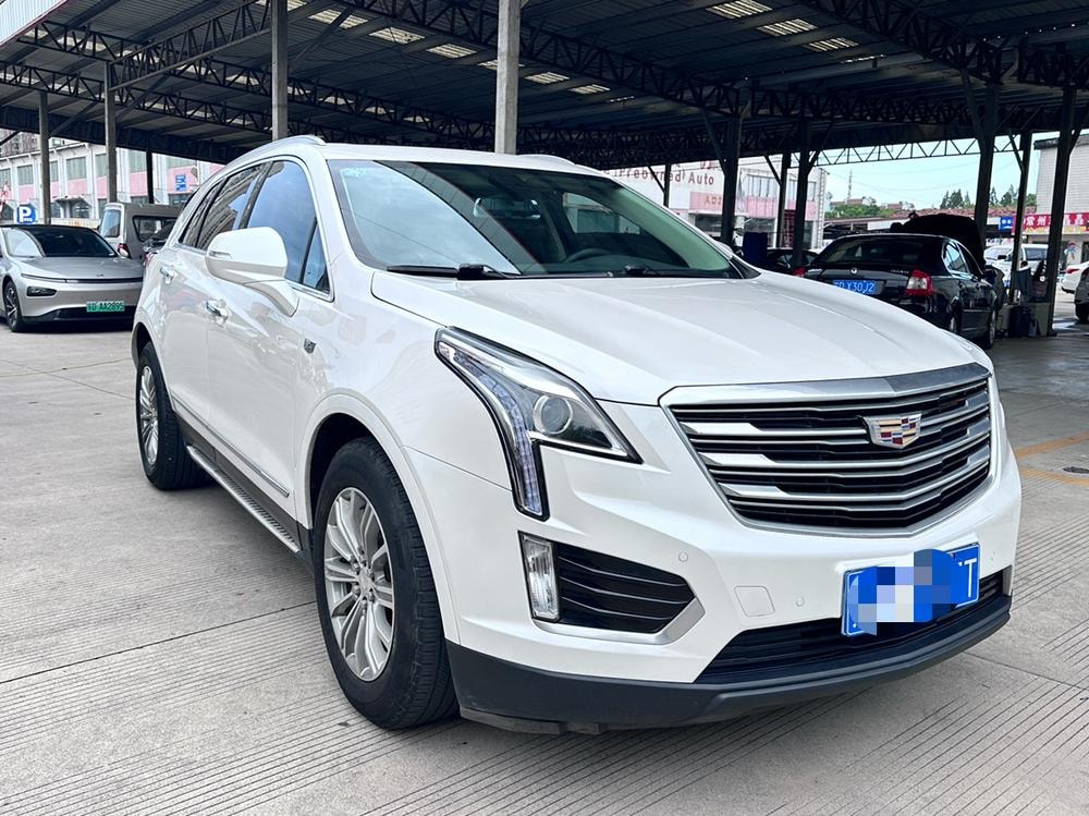 Cadillac XT5 2018 — фото автомобиля 1