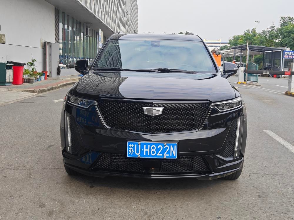 Cadillac XT6 2023 — фото автомобиля