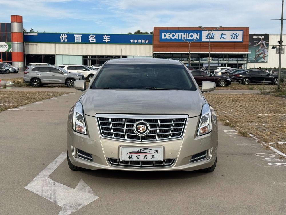 Cadillac XTS 2013 — фото автомобиля