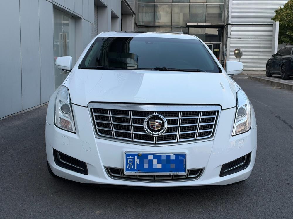 Cadillac XTS 2015 — фото автомобиля