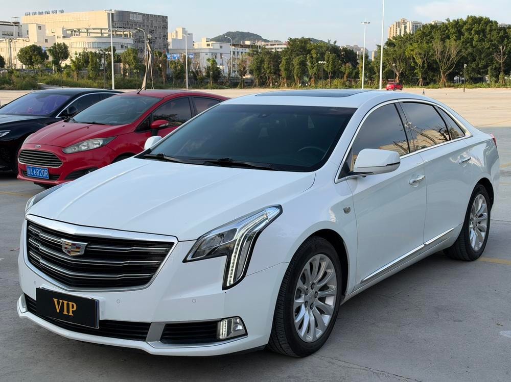 Cadillac XTS 2018 — фото автомобиля