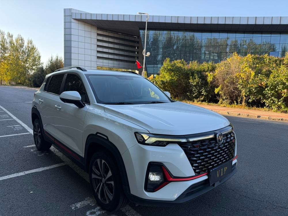 Changan CS35 PLUS 2022 — фото автомобиля