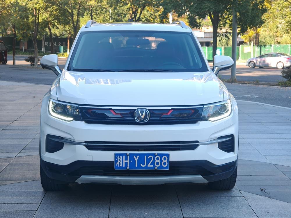 Changan CS35 PLUS 2019 — фото автомобиля 1