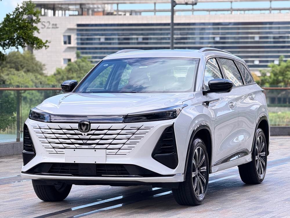 Changan CS75 PLUS 2026 — фото автомобиля 1