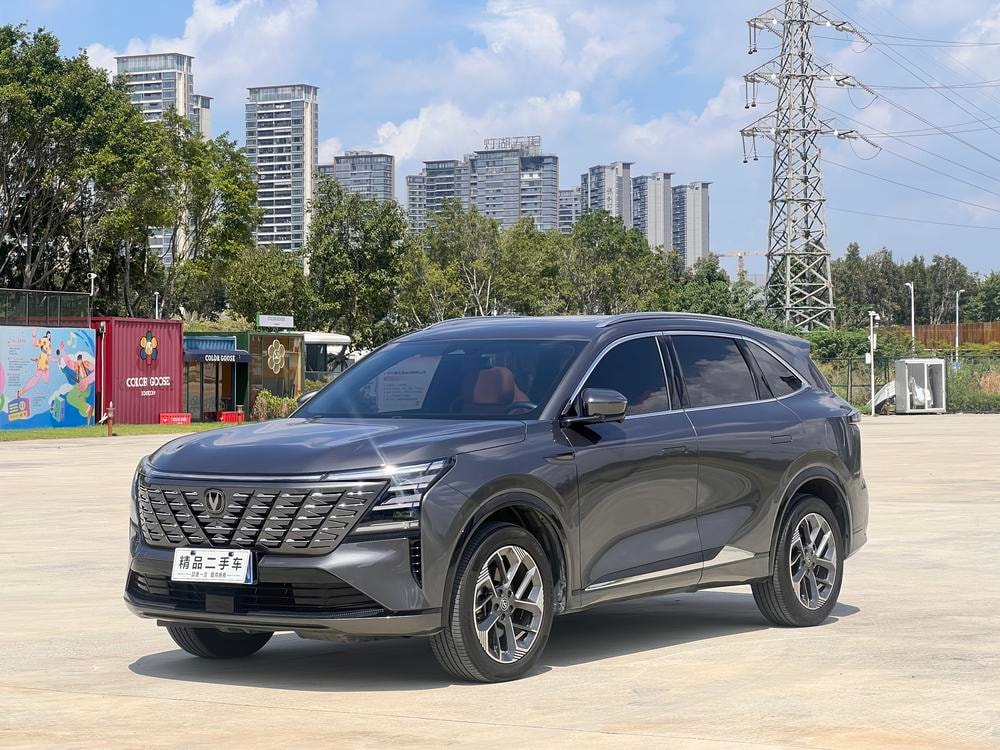 Changan CS75 PLUS 2025 — фото автомобиля 1