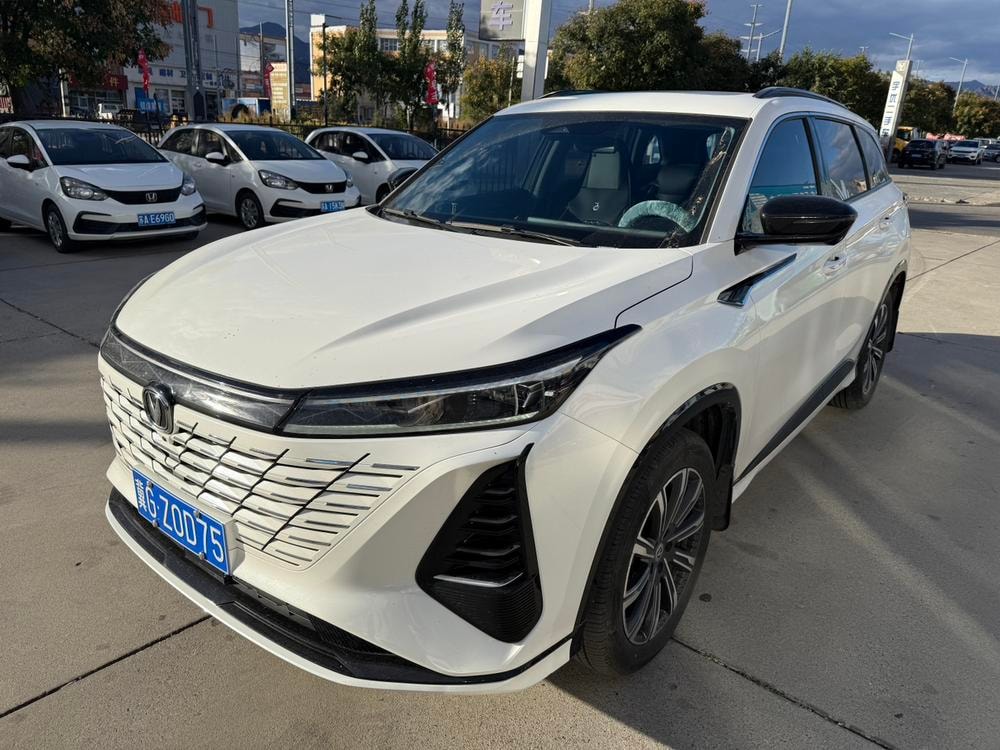 Changan CS75 PLUS 2024 — фото автомобиля 1