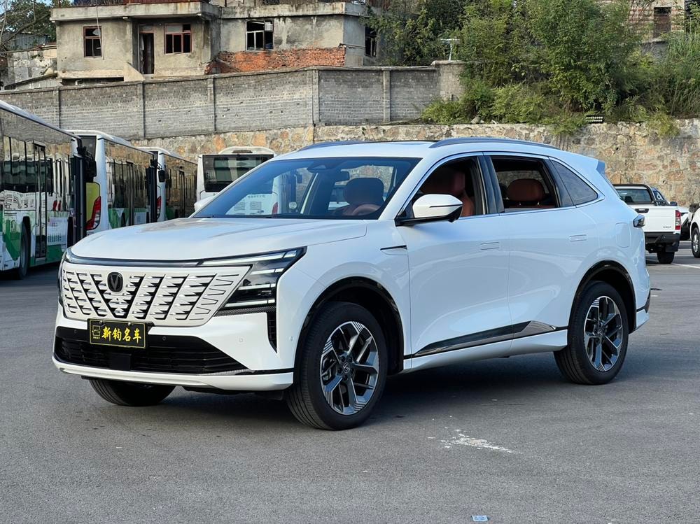 Changan CS75 PLUS 2025 — фото автомобиля 1