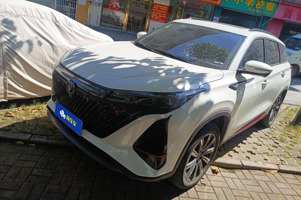 Changan CS75 PLUS 2022 — фото автомобиля 1