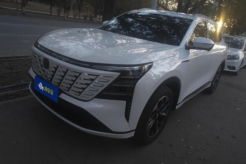 Changan CS75 PLUS 2025 — фото автомобиля 1