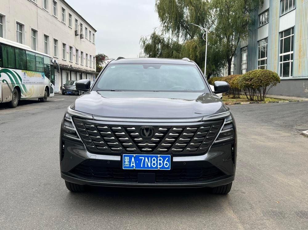 Changan CS75 PLUS 2025 — фото автомобиля 1