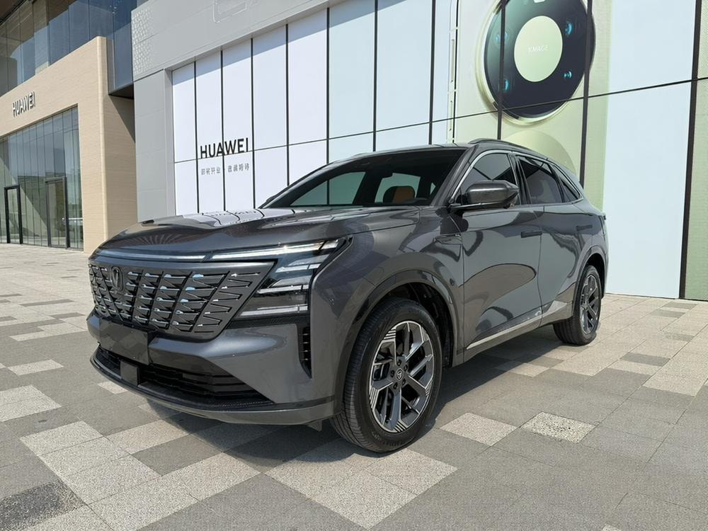Changan CS75 PLUS 2025 — фото автомобиля 1