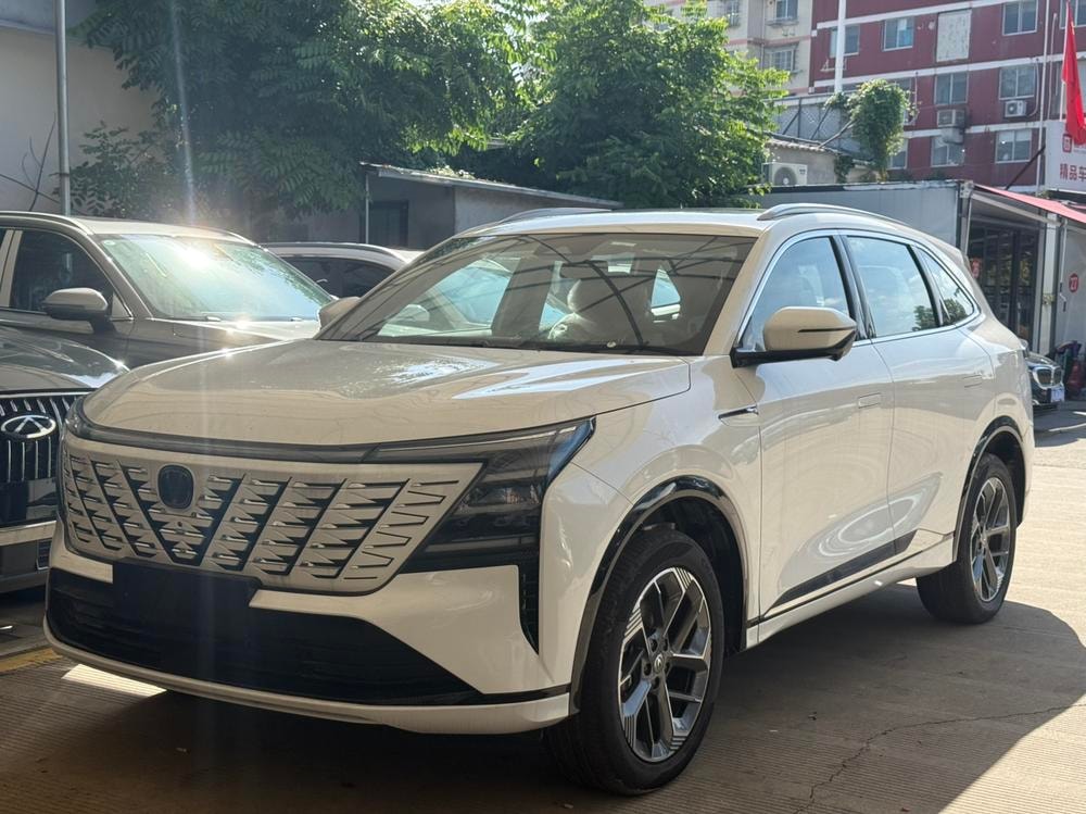 Changan CS75 PLUS 2025 — фото автомобиля 1