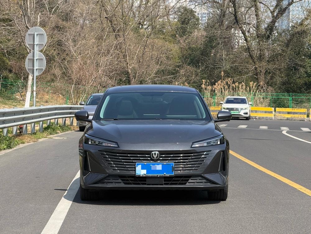 Changan Eado 2025 — фото автомобиля
