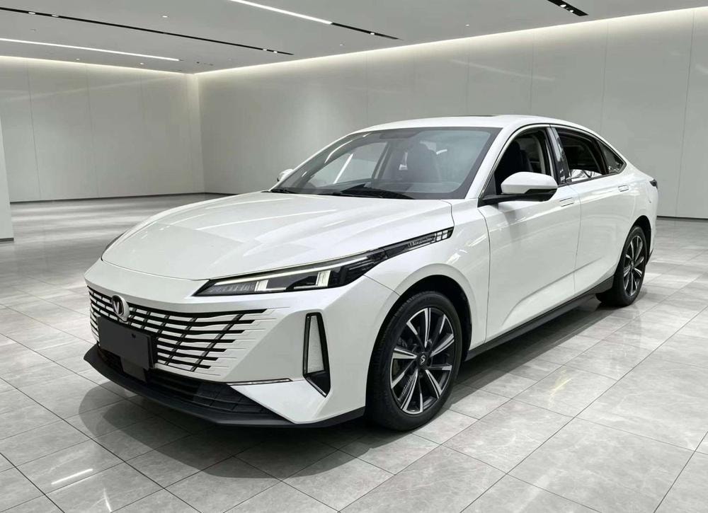 Changan Eado 2024 — фото автомобиля 1
