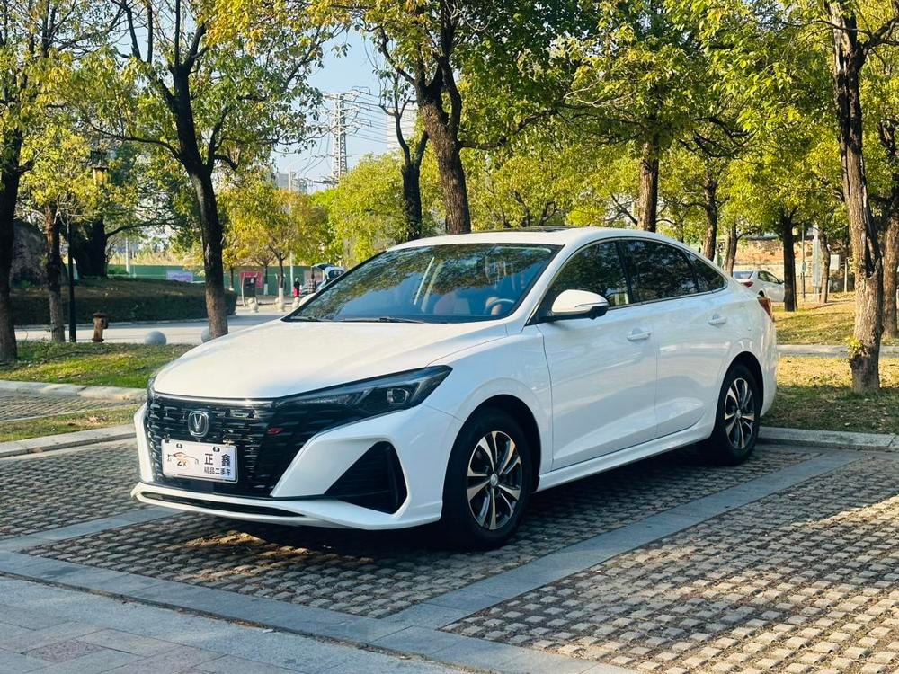 Changan Eado 2023 — фото автомобиля 1