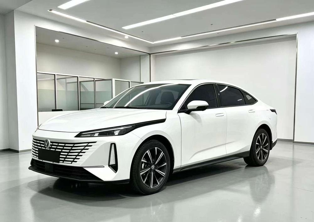 Changan Eado 2024 — фото автомобиля
