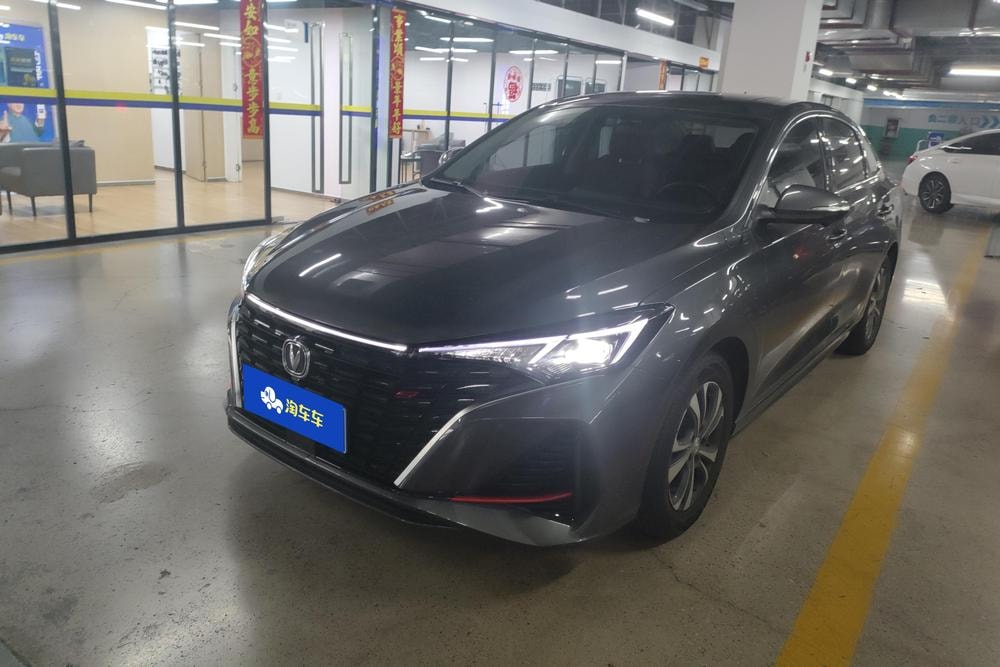 Changan Eado 2023 — фото автомобиля 1