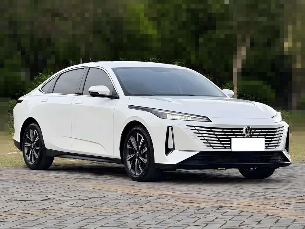 Changan Eado 2024 — фото автомобиля 1